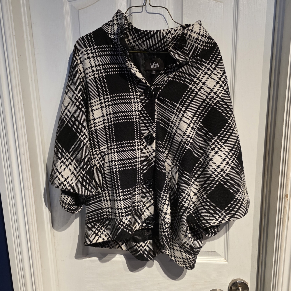 Luii‎ Black and White Striped Cape